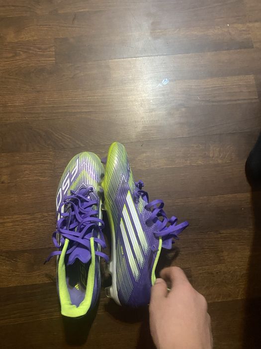 Ghete de fotbal cu crampoane adidasi f50 marimea 43 350 de lei negoc