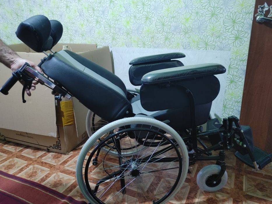 Продам Инвалидная . Кресло- Каляска