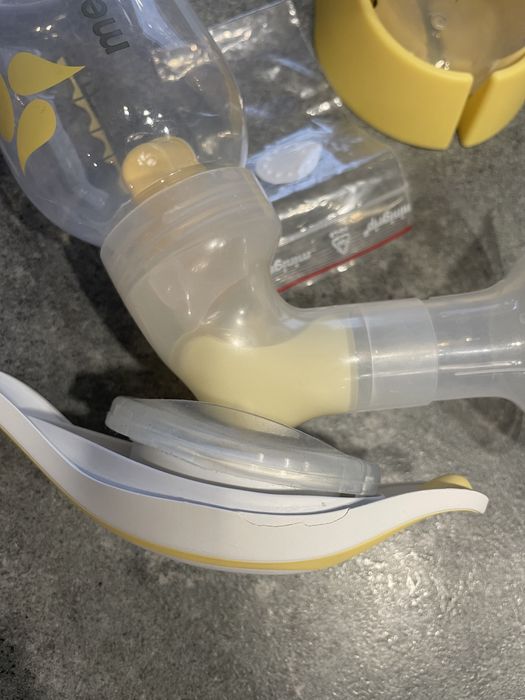 Medela Двуфазна ръчна помпа Harmony + подаръци