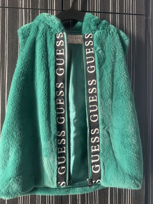 Оригинален елек с качулка Guess