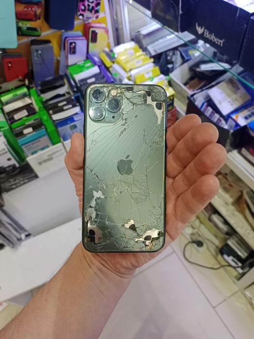 На запчасти  Iphone 11 pro