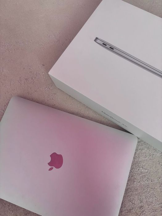 Macbook air M1.
