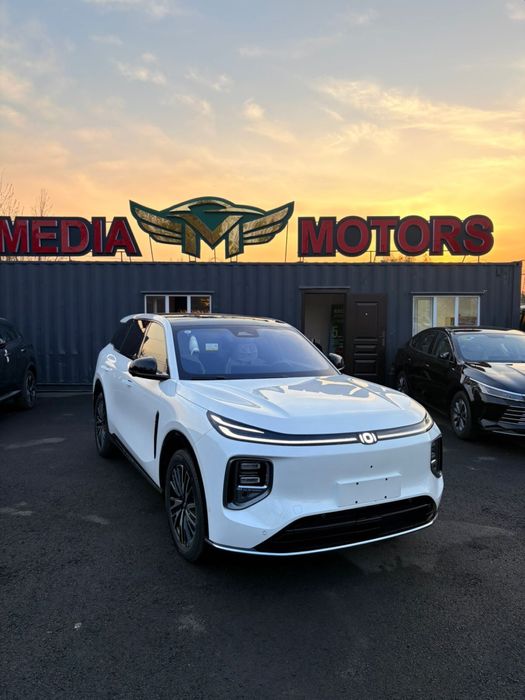 машина Changan Q07