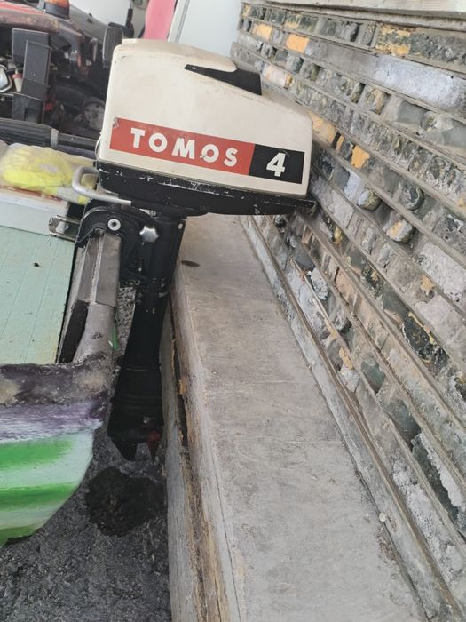 Vând Barca cu motor