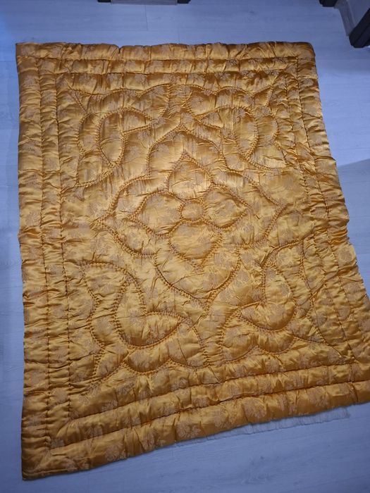 Plapuma din lana naturala prevazuta cu 2 fete- mustar+ galben