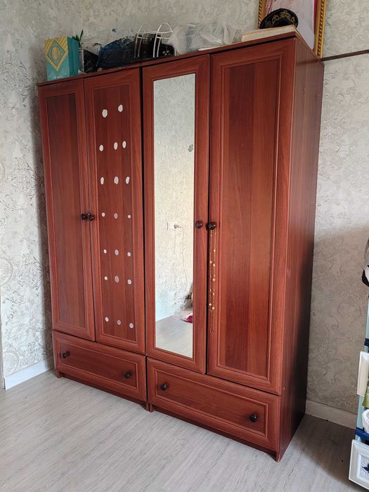 Шкаф вместе с трюмо