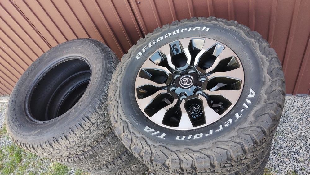 Vând jante originale Toyota Hilux265/65/17 și 265/60/18