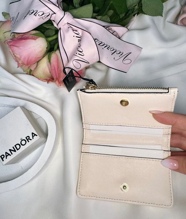 Кардхолдър Victoria’s Secret