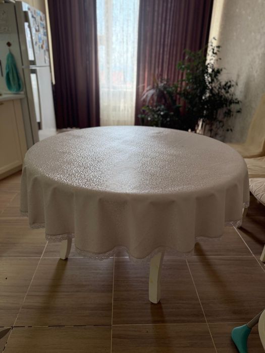 Кухонный стол почти новая