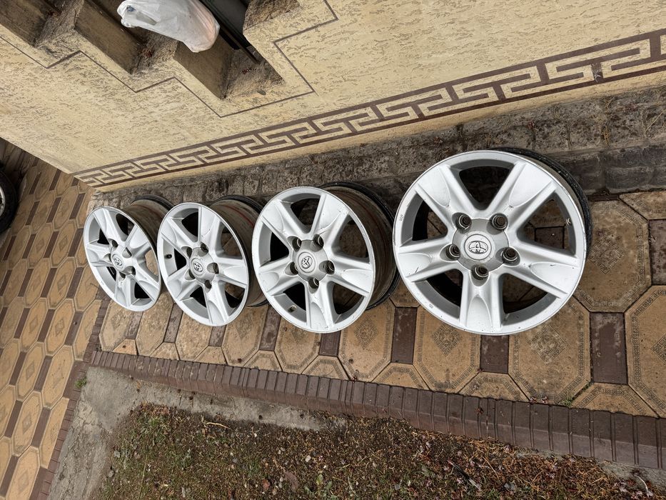 Ланд крузер 200.