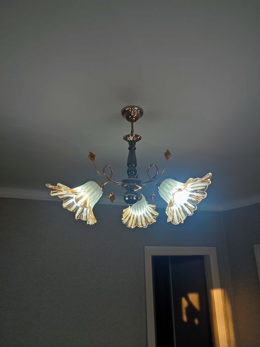 Подам люстру ___