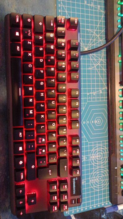 SteelSeries Apex 7 TKL–Tastatură Mecanică RGB,OLED\Mouse logitech G305