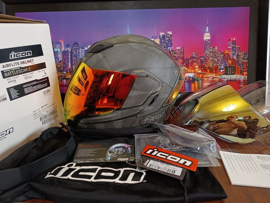 Мото шлем от бренда ICON airflite