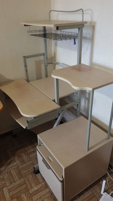 Продам компьютерный стол
