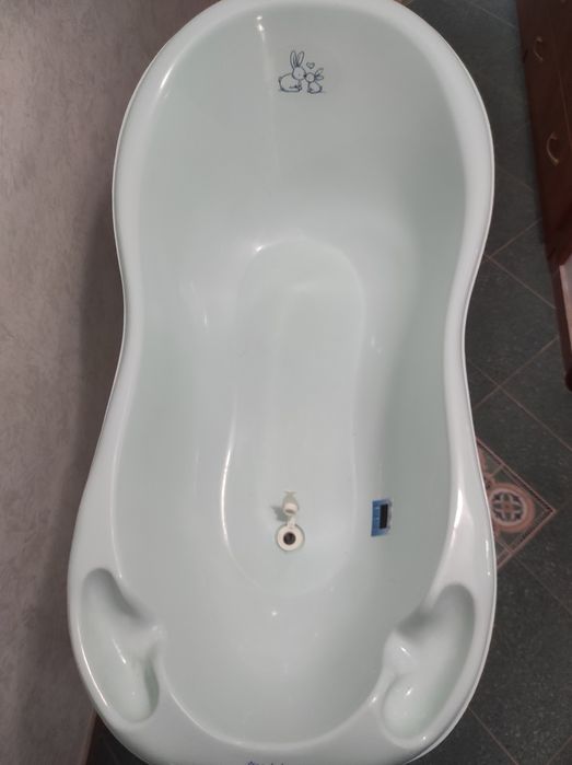 Легенче със стойка за къпане на бебе