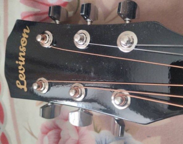 Гитара акустика.