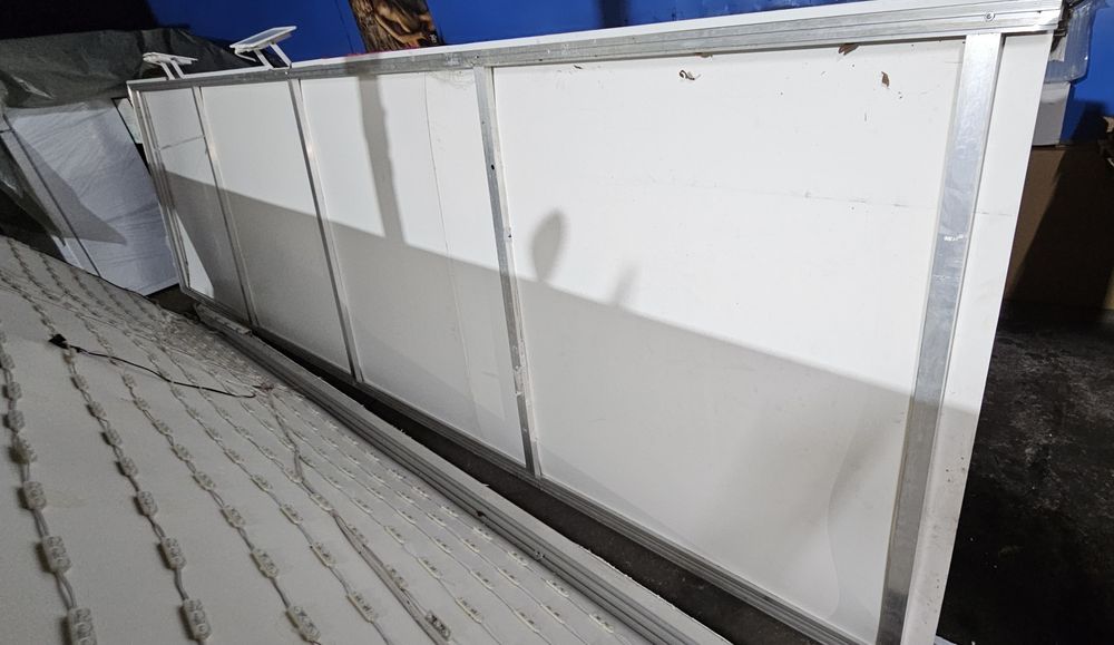 Светеща табела с винил