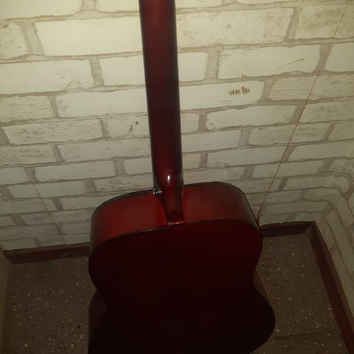 Продам гитару в хорошем состоянии