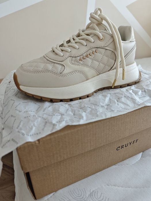 ЧИСТО НОВИ Дамски маратонки Cruyff Charlotte Runner – реално отговарят на номер 37