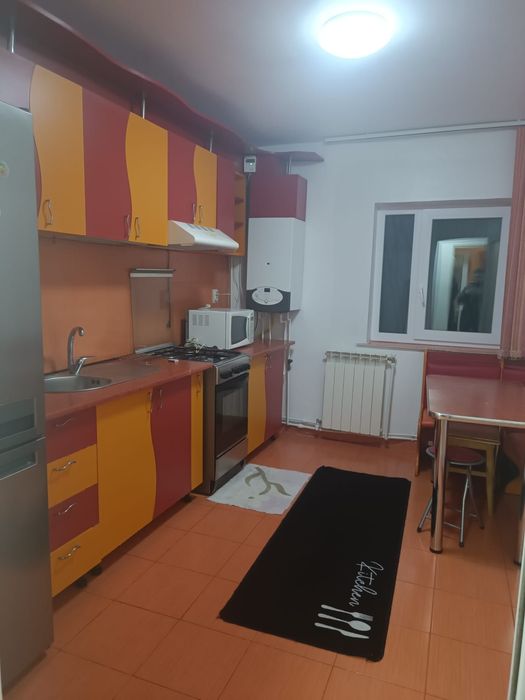 Inchiriez apartament 3 camere