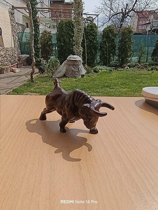 Статуетка на Бик