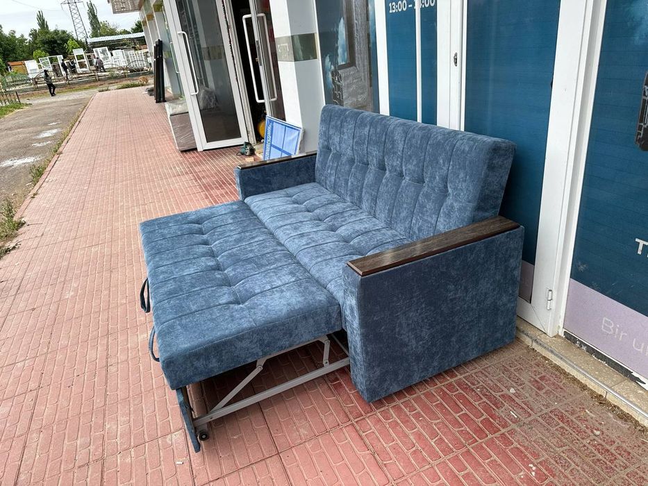 Раскладной диван 
Каркас ДСП
Пружина ортопедические
Поралон российский