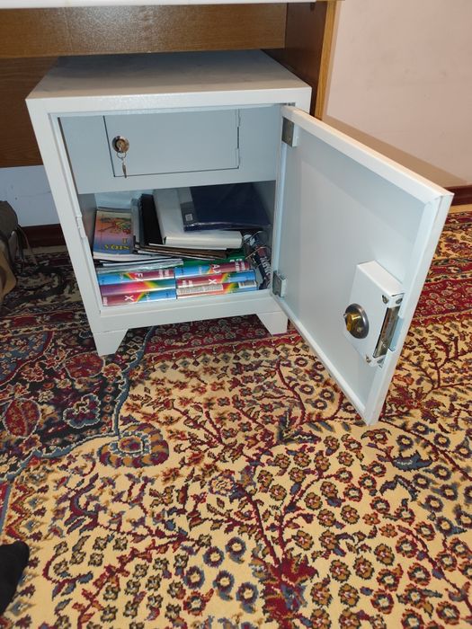 Сейф металличиский 99 $ срочно сотилади