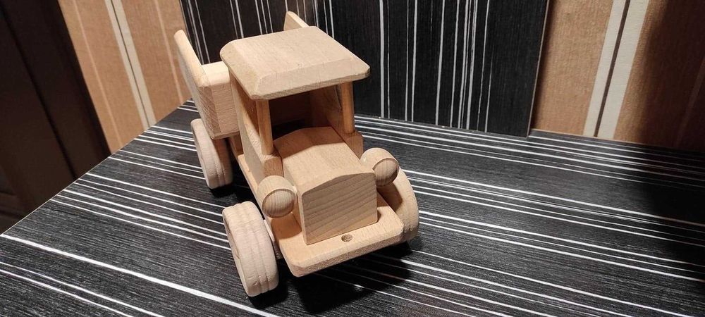 Дървено камионче самосвал РЕТРО