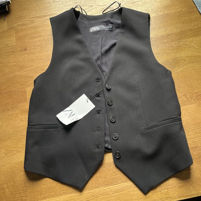 Елек Zara отговаря на М размер