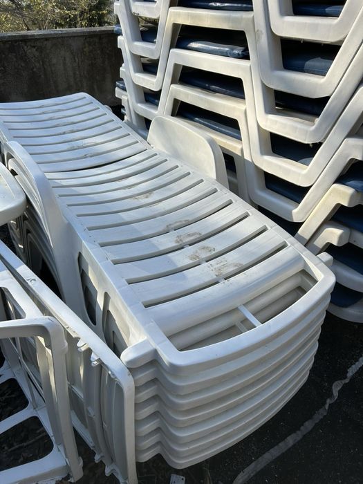 Запазени градински шезлонзи