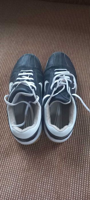Papuci sport Nike cu crampoane Marimea 40 second-hand