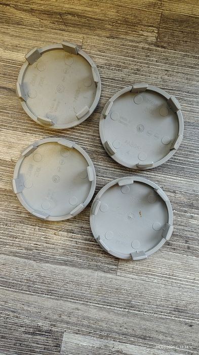 Продавам 4 броя оригинални капачки за джанти RC DESIGN в отлично състояние