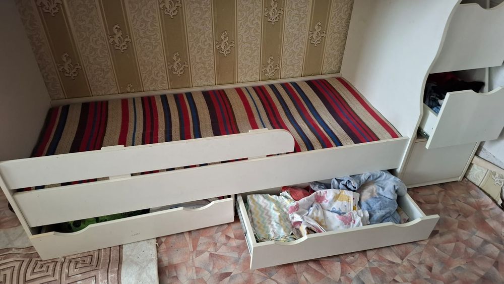 Двухъярусная детская кровать