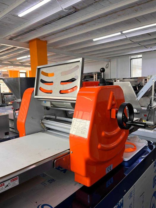 Тестораскаточная машина настольная 30см