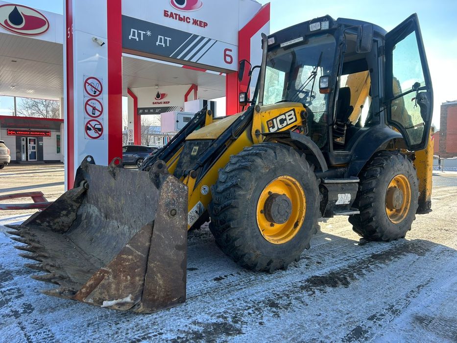 эксковатор-погрузчика, петушок,  трактор