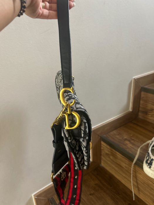 Geantă Dior și tenesi din piele