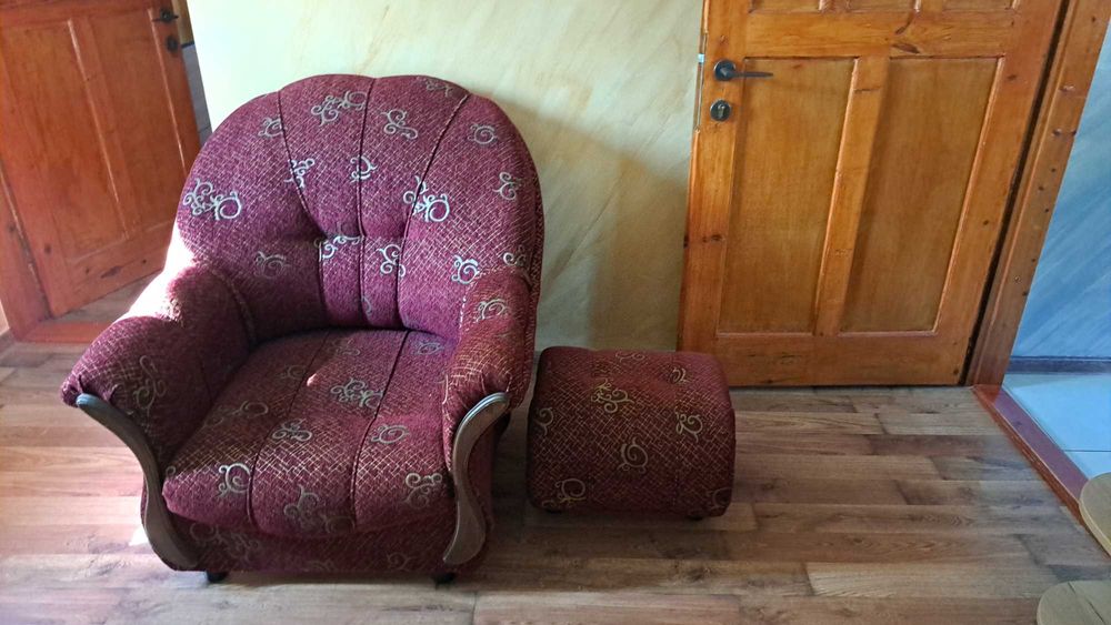 Диван,2 фотьойла,2табуретки