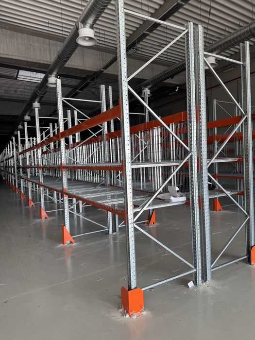 Vindem rafturi metalice profesionale reglabile la cel mai mic preț