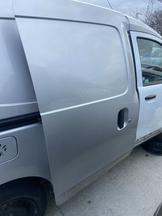 Usa glisanta Dacia Dokker gri