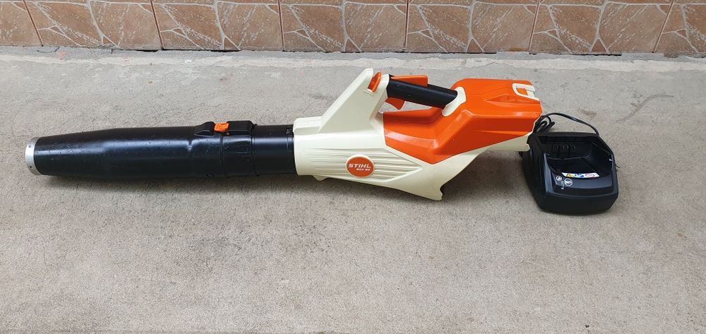 Suflanta BGA.60 +incarcator +baterie.