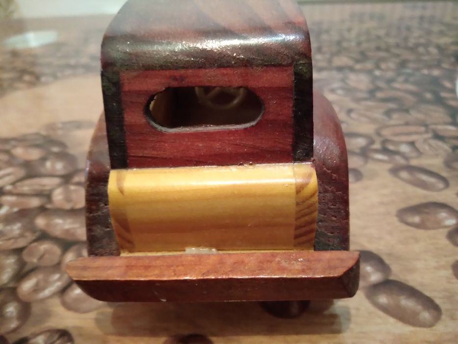 Machetă auto epocă realizată manual