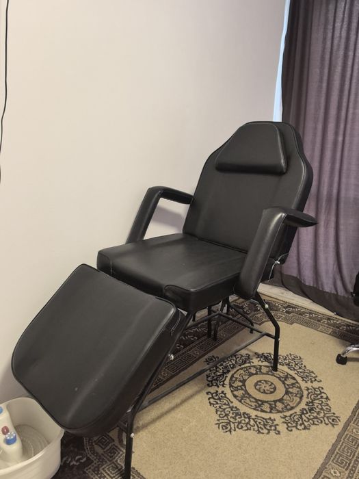 Продавам масажна кушетка подходяща и за педикюр