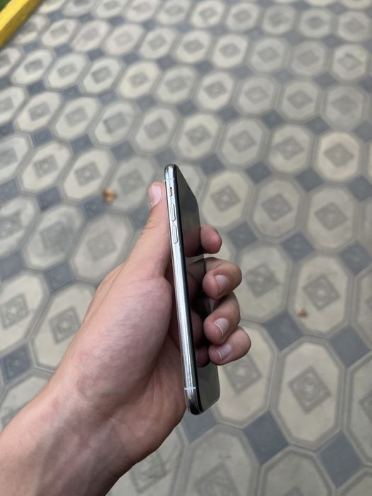 Iphone x holati: yaxshi  xotira: 64 gb  емкост:65