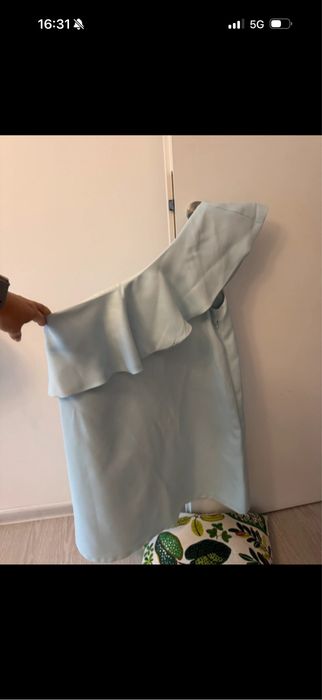 Rochie bleu pe un umar Rezerved