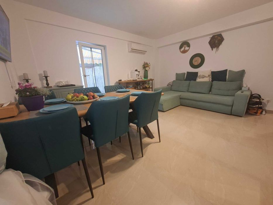 Mamaia Nord, prima linie – 3 camere + curte proprie de 64 mp, ieșire directă la plajă