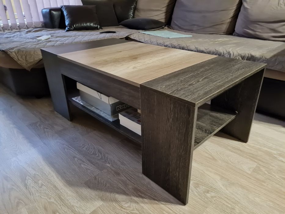 Дървена холна маса