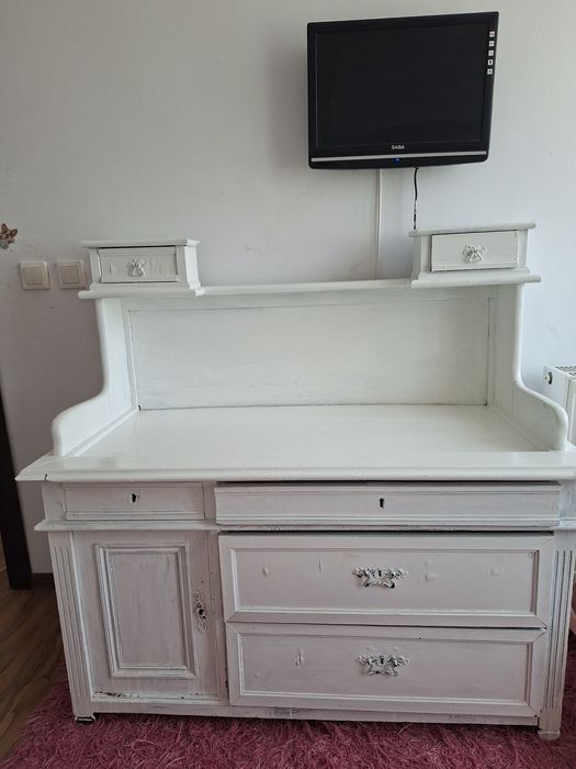 Comoda vintage revopsita