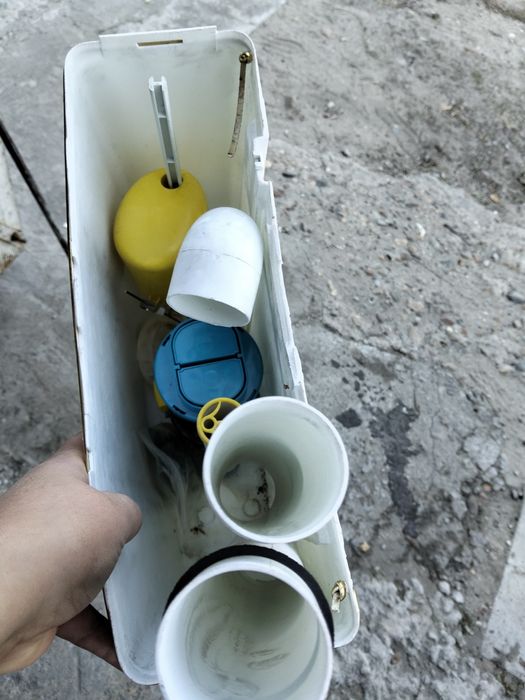 Продам смывной бачок новый