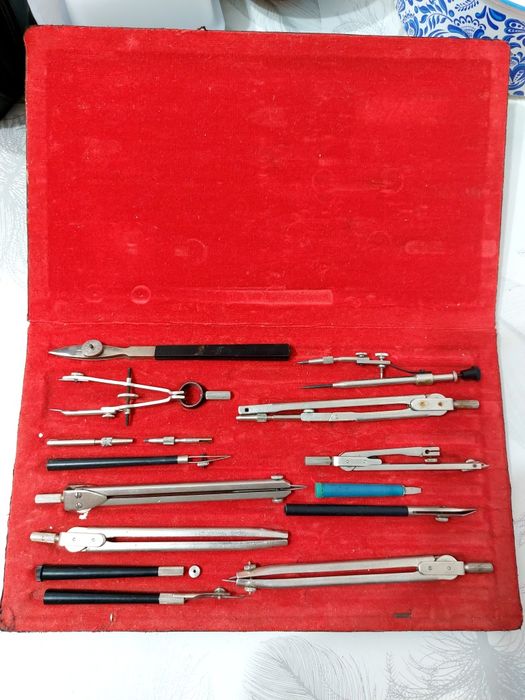 Продам набор для черчения