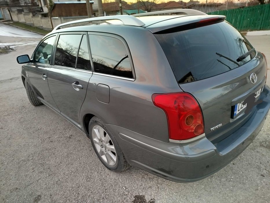 Продава сеТойота авенсис.